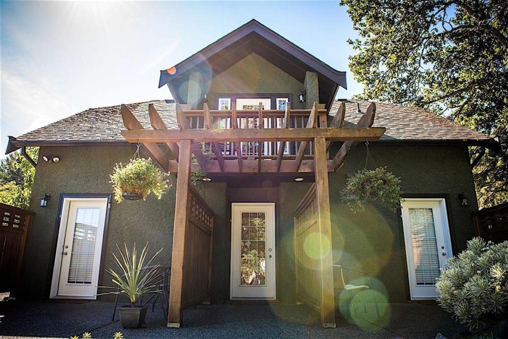 Guest On Benvenuto Guest house Brentwood Bay